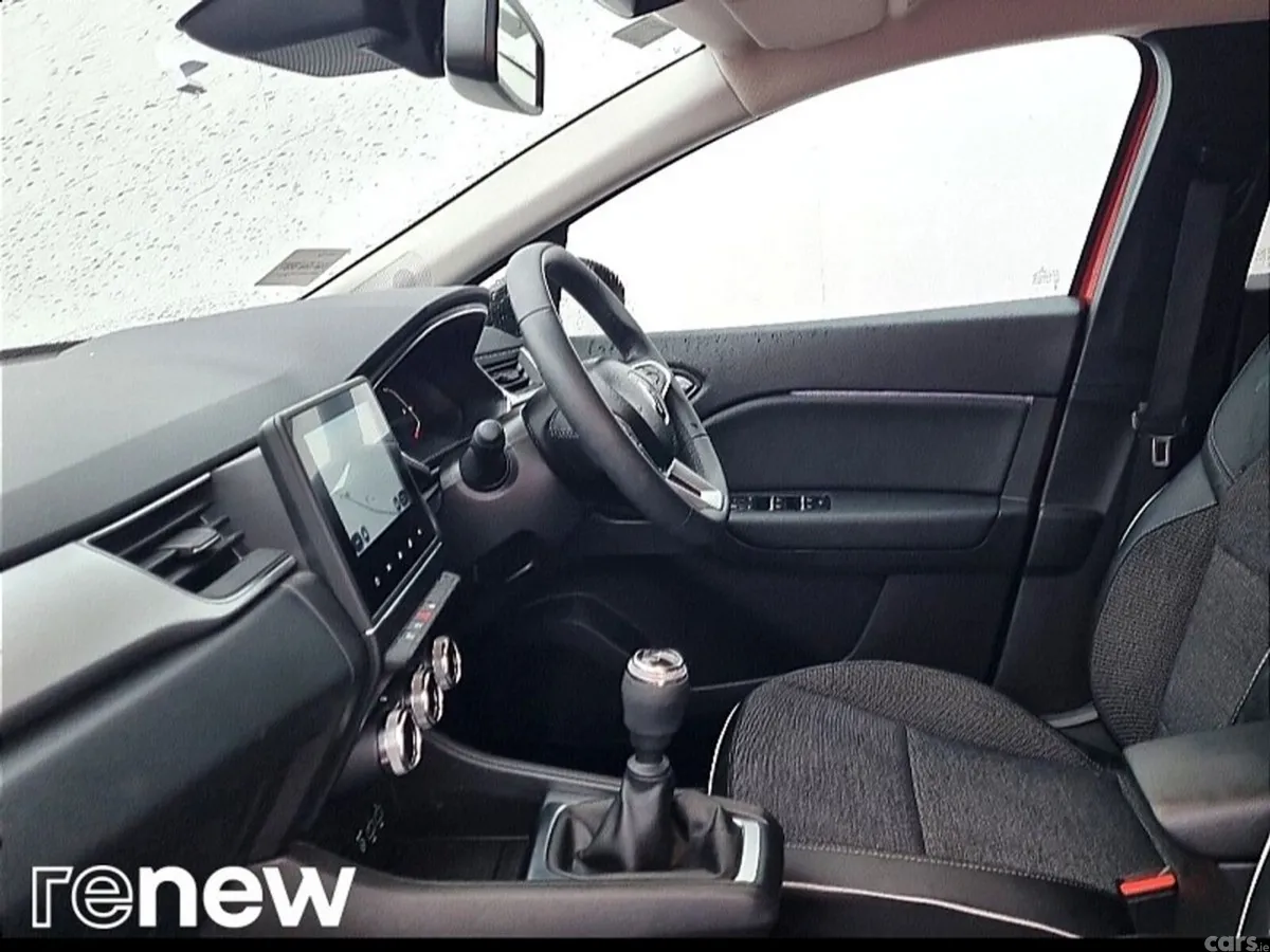 Renault Captur Hatchback, Petrol, 2023, Red