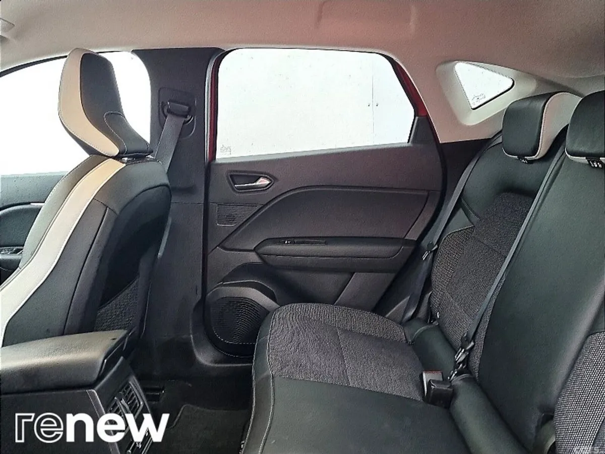Renault Captur Hatchback, Petrol, 2023, Red
