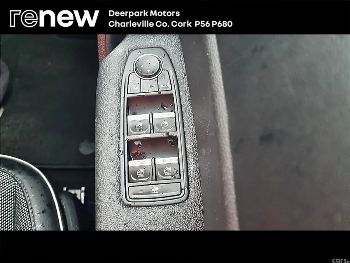 Renault Captur Hatchback, Petrol, 2023, Red