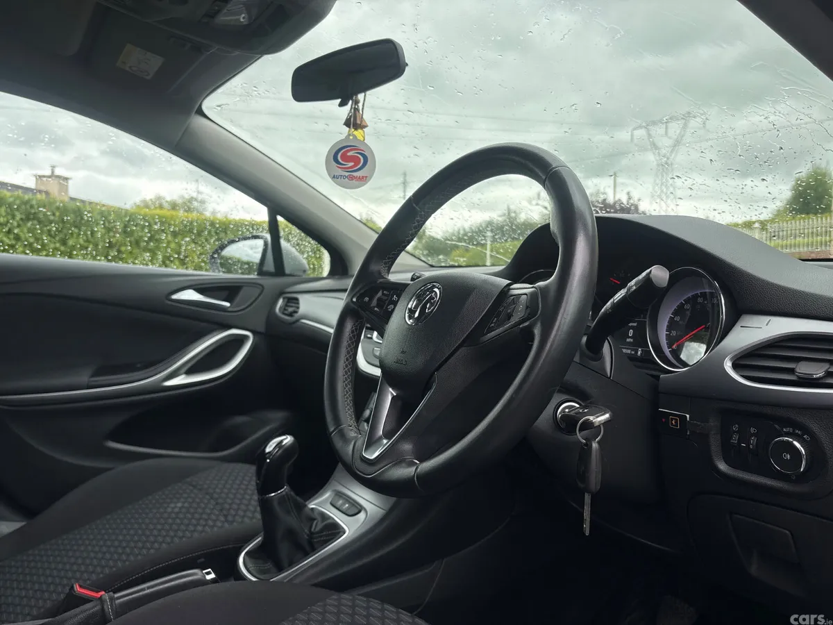 Vauxhall Astra Hatchback, Diesel, 2020, Silver