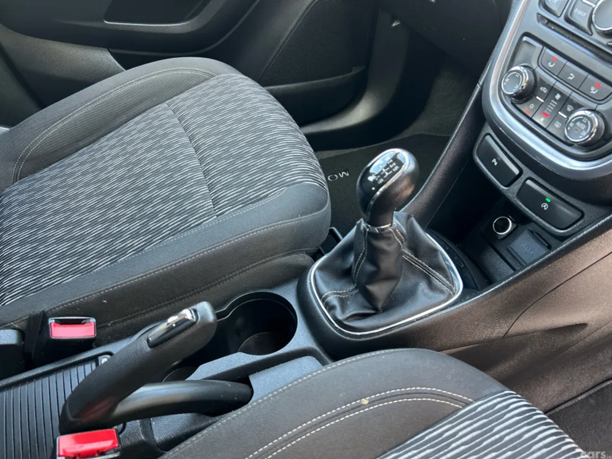 Opel Mokka Hatchback, Diesel, 2015, Red