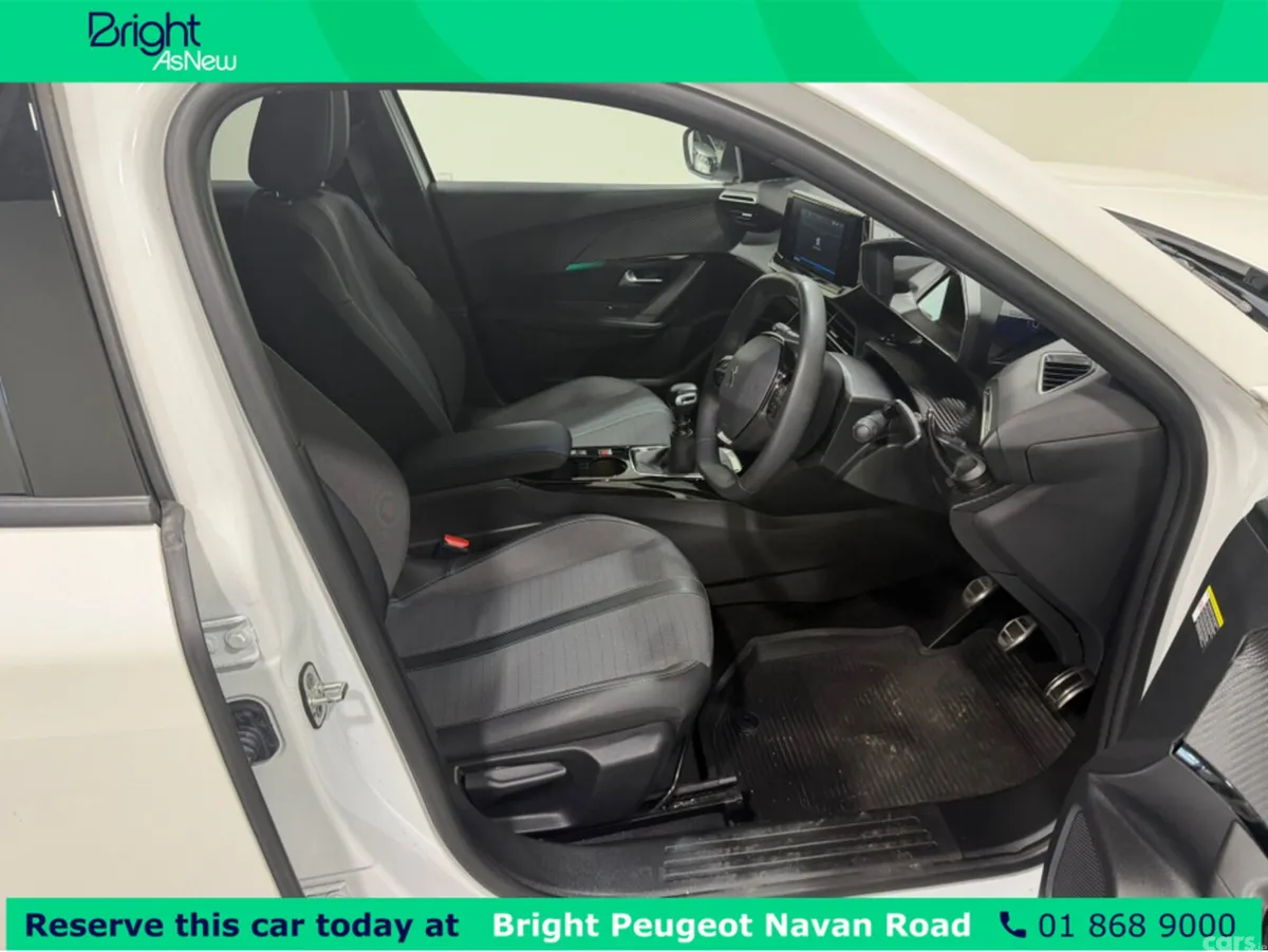 Peugeot 2008 MPV, Petrol, 2023, White