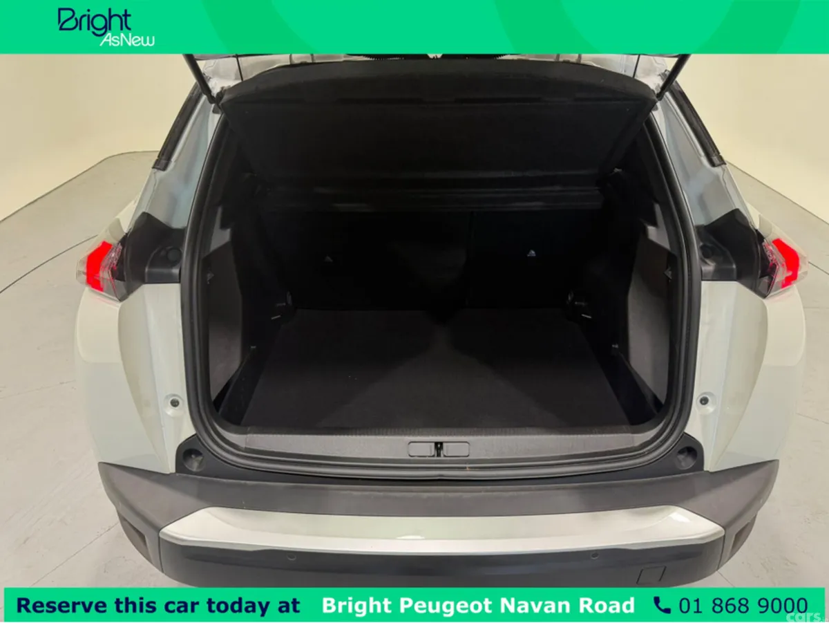 Peugeot 2008 MPV, Petrol, 2023, White
