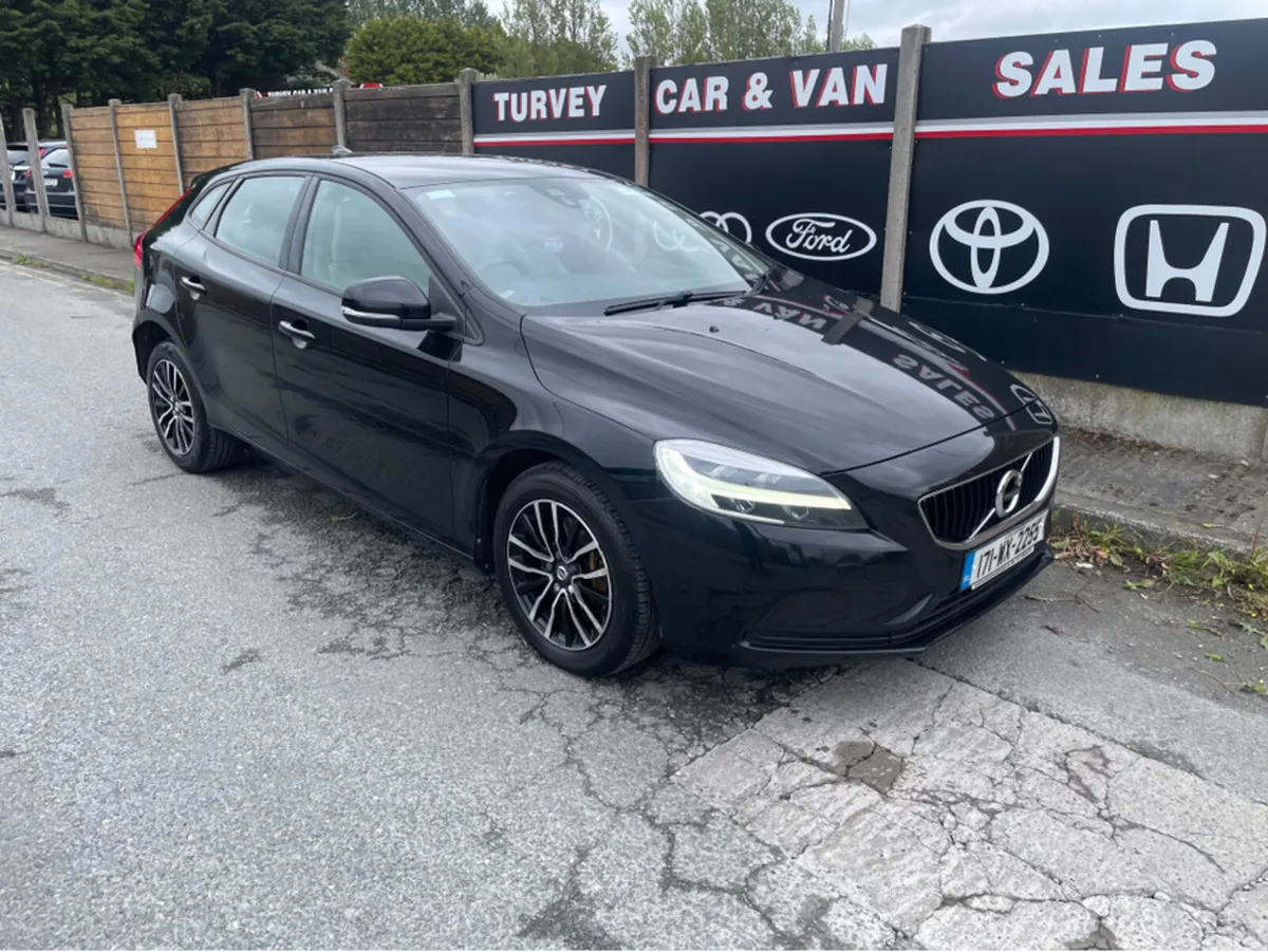 Volvo V40 Hatchback, Diesel, 2017, Black
