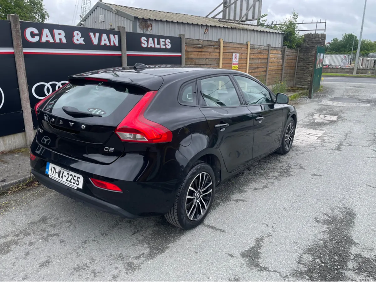 Volvo V40 Hatchback, Diesel, 2017, Black