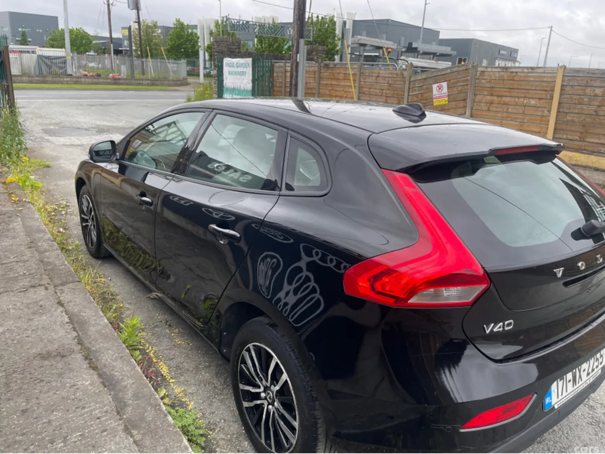 Volvo V40 Hatchback, Diesel, 2017, Black