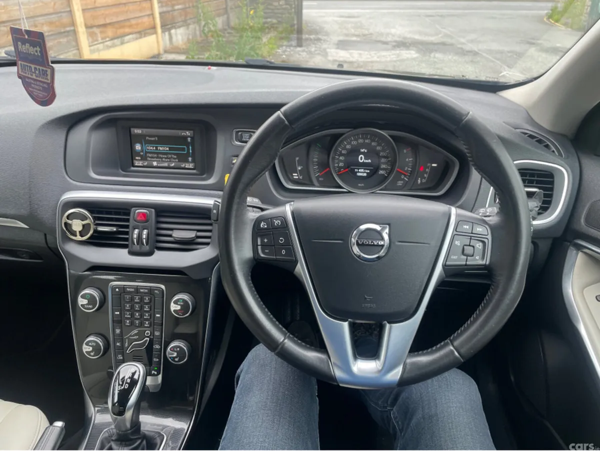Volvo V40 Hatchback, Diesel, 2017, Black