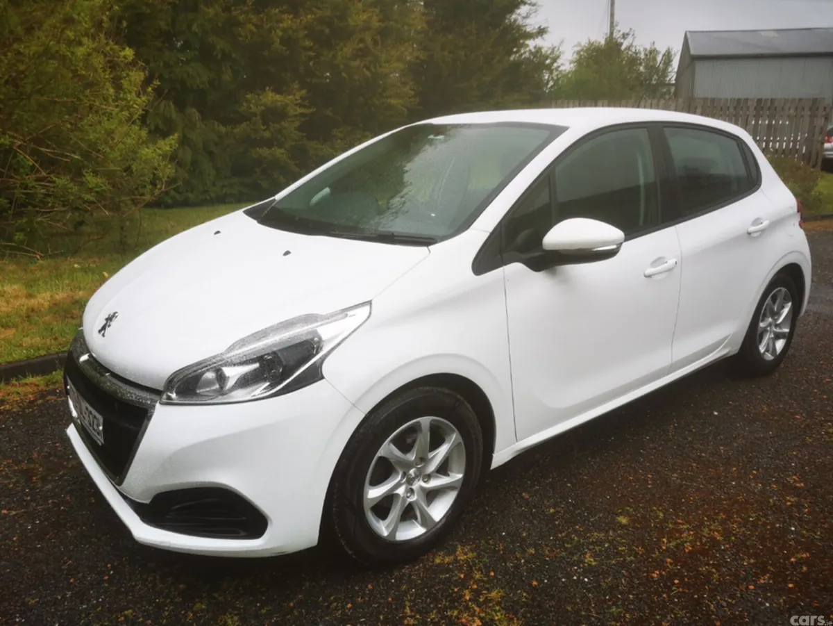 Peugeot 208 Hatchback, Petrol, 2017, White