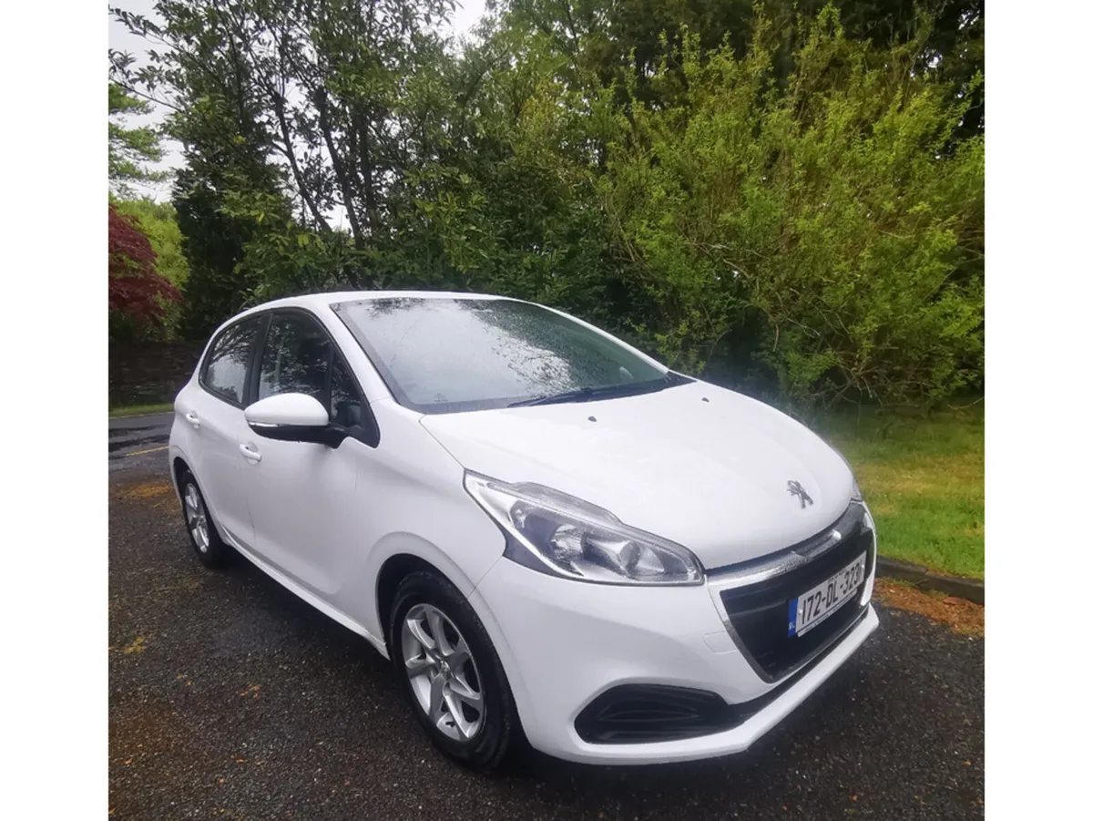 Peugeot 208 Hatchback, Petrol, 2017, White