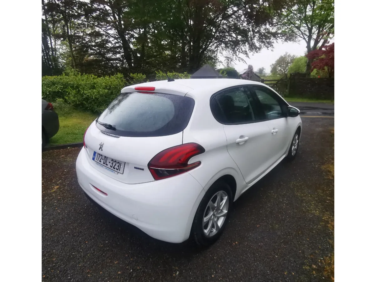 Peugeot 208 Hatchback, Petrol, 2017, White