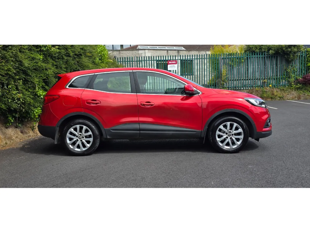 Renault Kadjar SUV, Diesel, 2021, Red