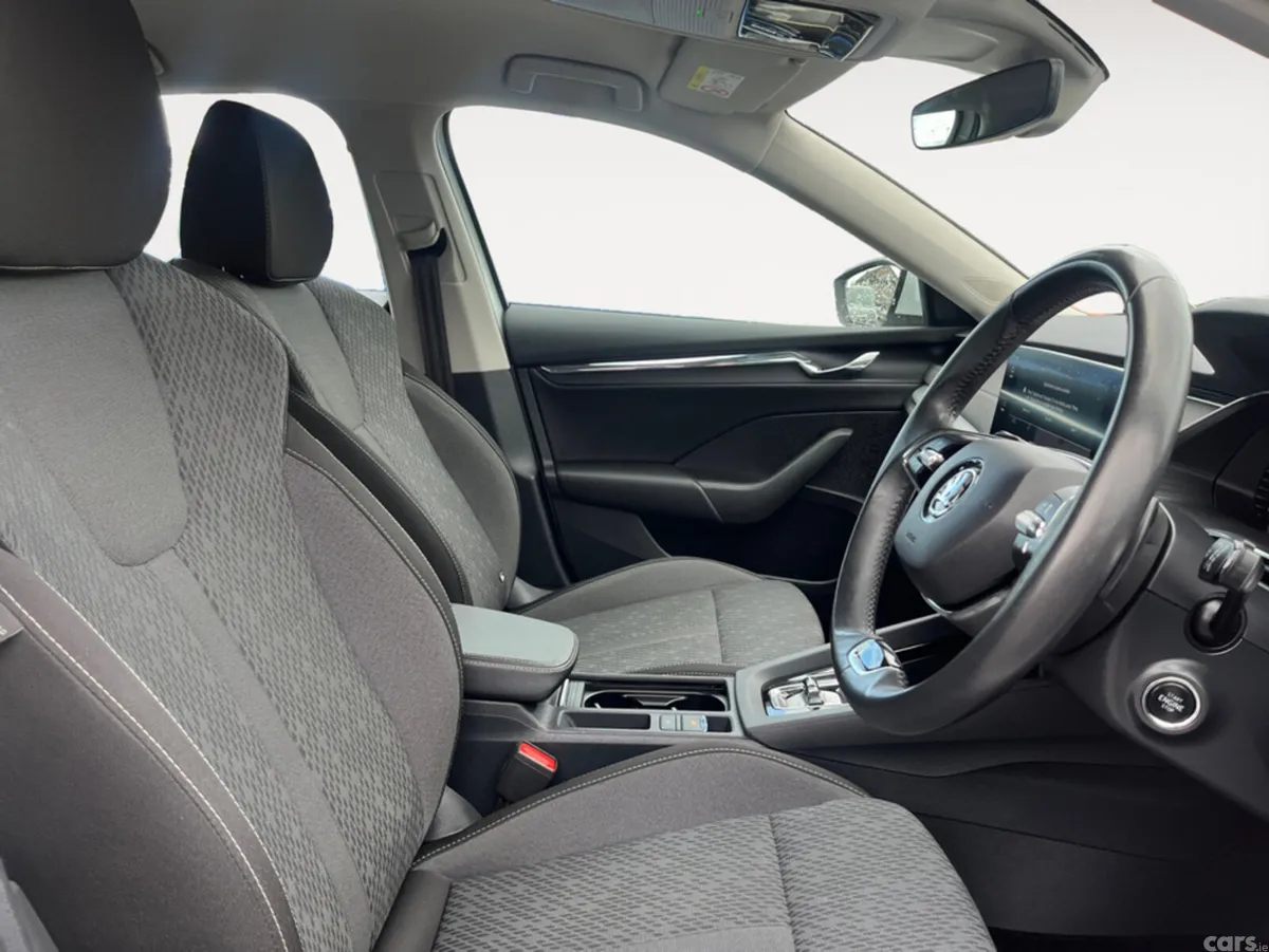 Skoda Octavia Hatchback, Diesel, 2024, White