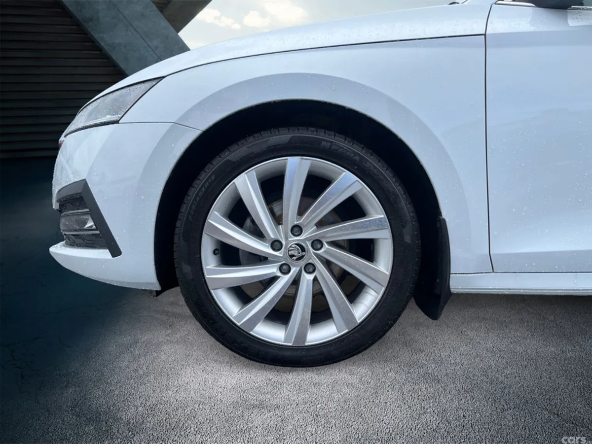 Skoda Octavia Hatchback, Diesel, 2024, White