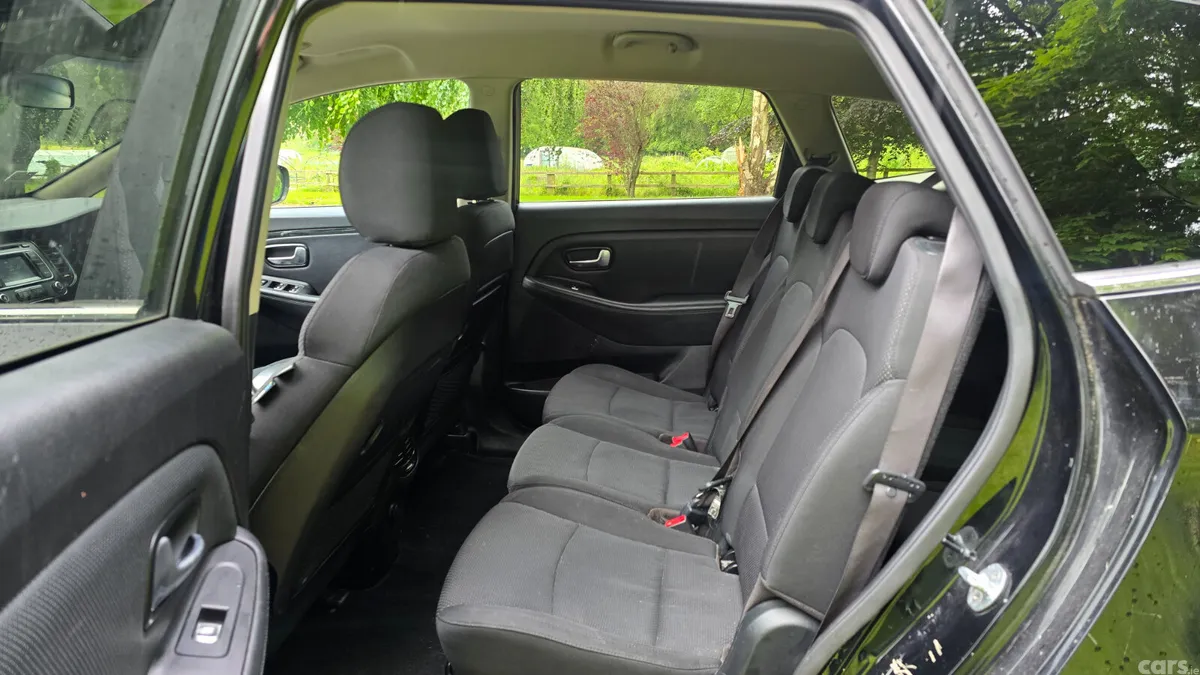 Kia Carens MPV, Diesel, 2016, Black