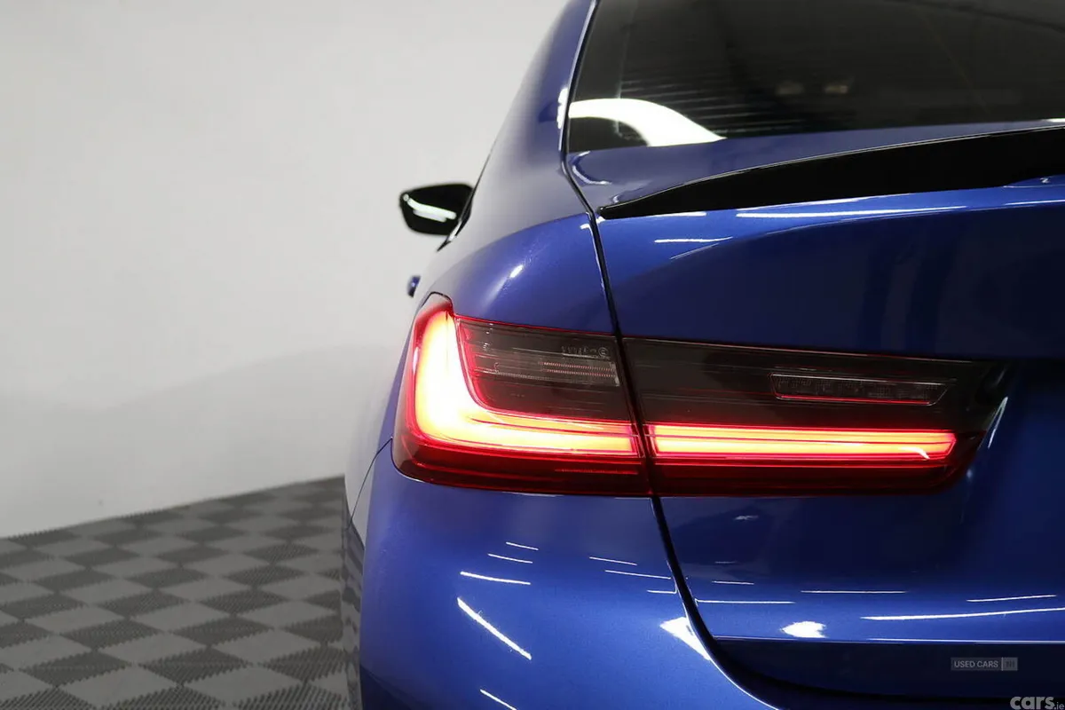 BMW 3-Series Saloon, Petrol Hybrid, 2023, Blue