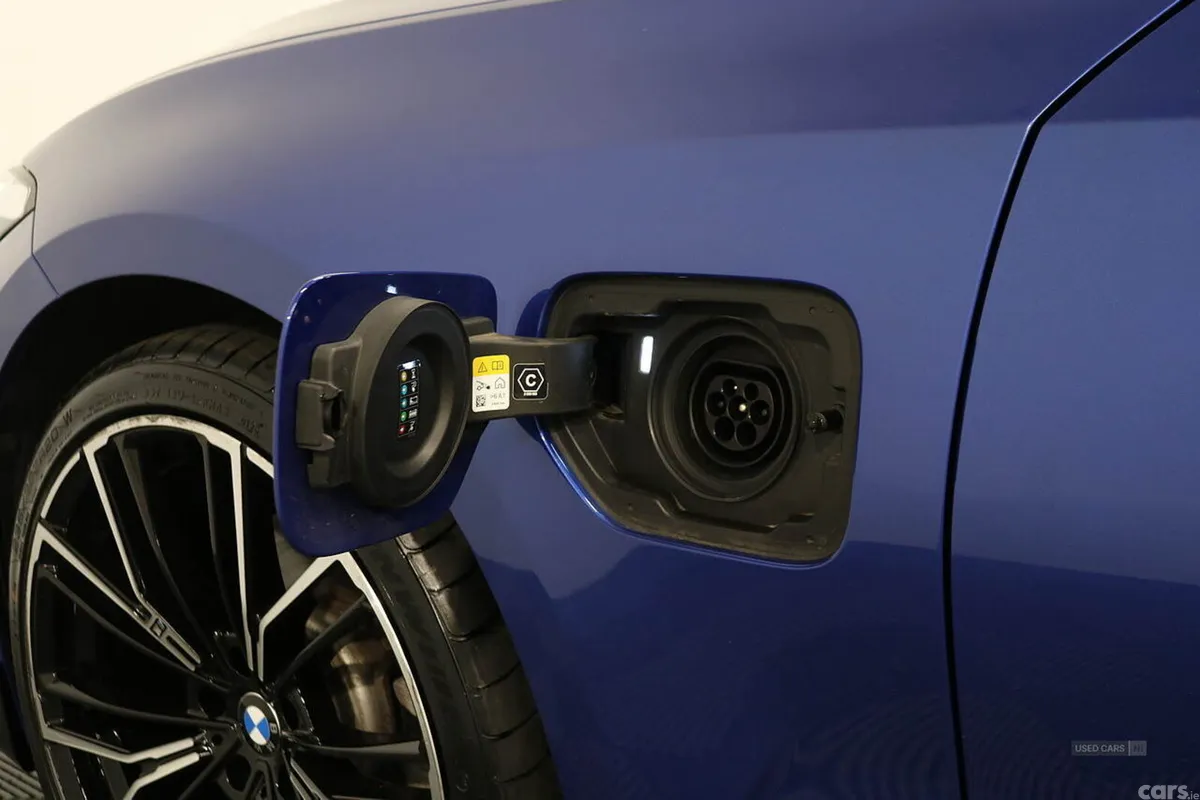 BMW 3-Series Saloon, Petrol Hybrid, 2023, Blue