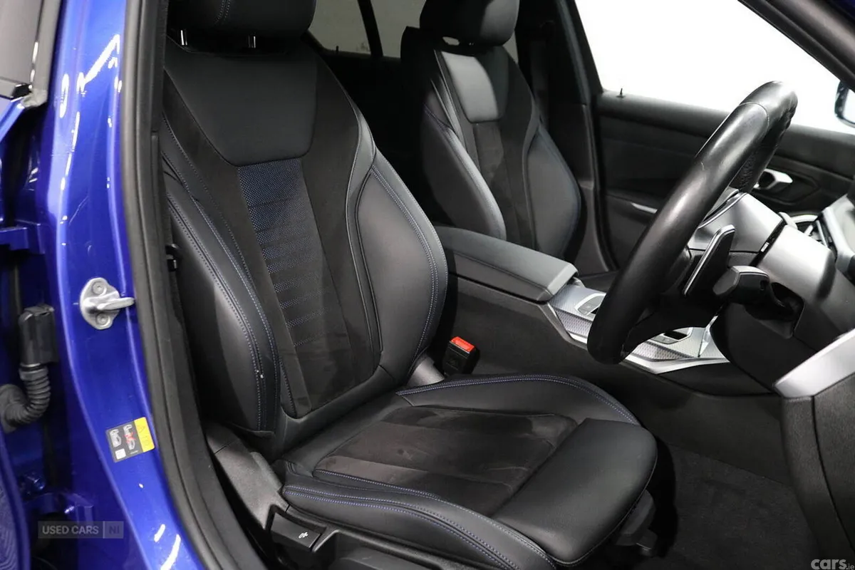 BMW 3-Series Saloon, Petrol Hybrid, 2023, Blue