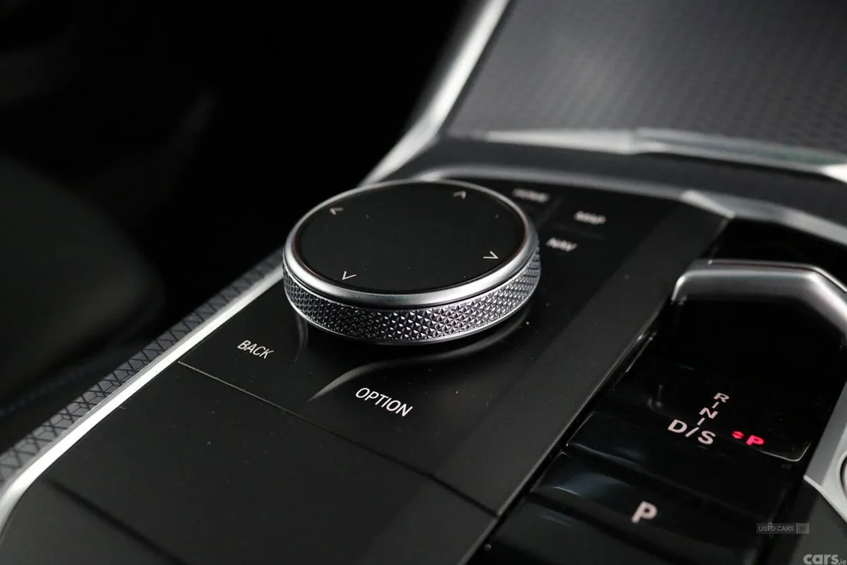 BMW 3-Series Saloon, Petrol Hybrid, 2023, Blue