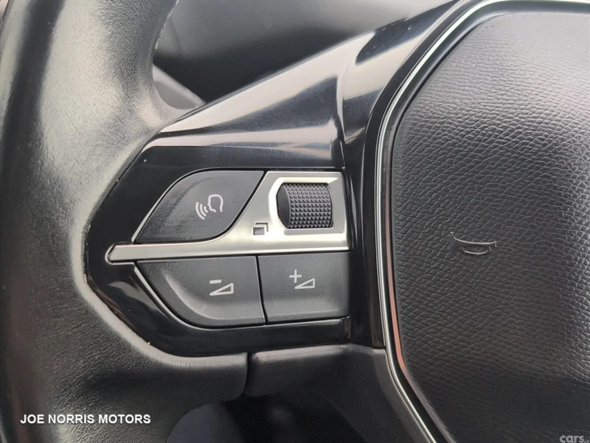 Peugeot 5008 MPV, Diesel, 2019, White