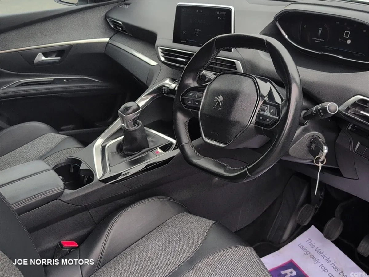 Peugeot 5008 MPV, Diesel, 2019, White