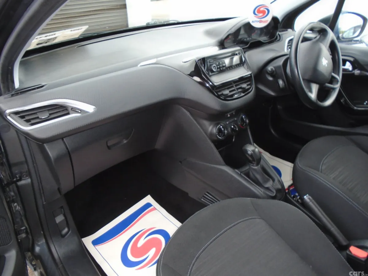 Peugeot 208 Hatchback, Diesel, 2015, Grey