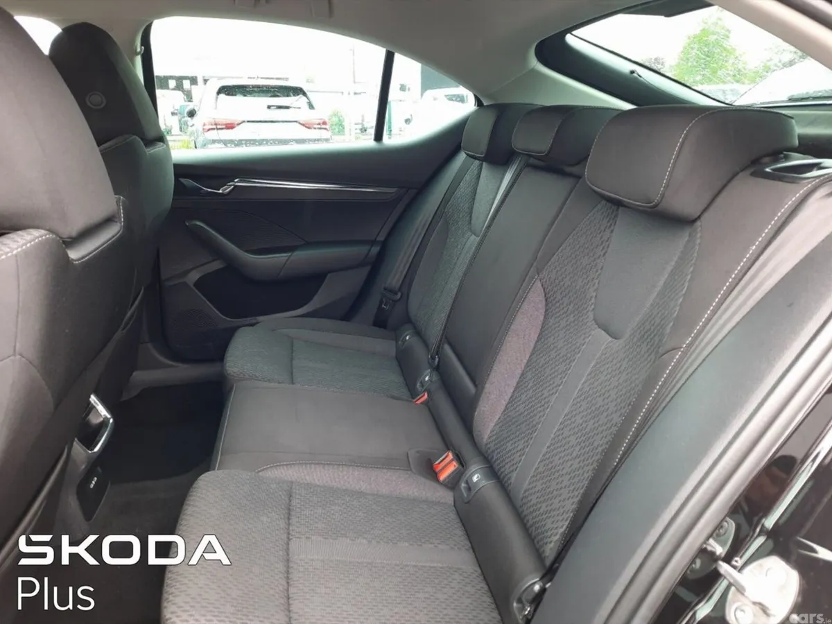 Skoda Octavia Saloon, Diesel, 2024, Black