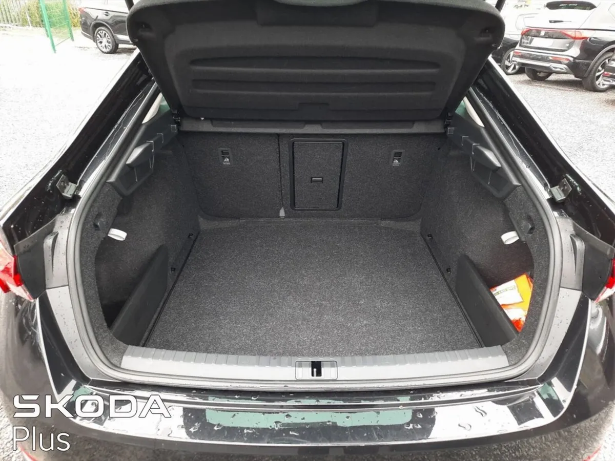 Skoda Octavia Saloon, Diesel, 2024, Black