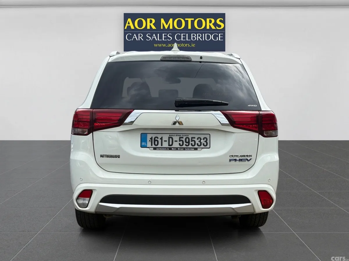 Mitsubishi Outlander SUV, Petrol Plug-in Hybrid, 2016, White