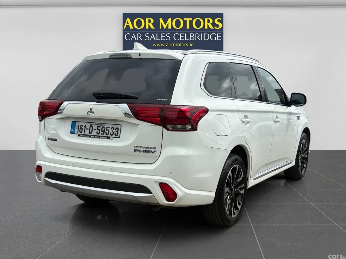 Mitsubishi Outlander SUV, Petrol Plug-in Hybrid, 2016, White