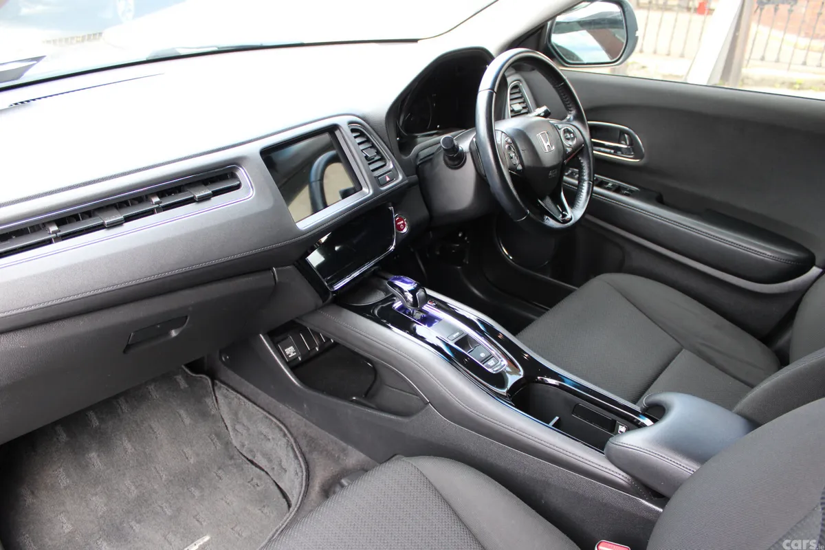 Honda Vezel MPV, Petrol Hybrid, 2017, White