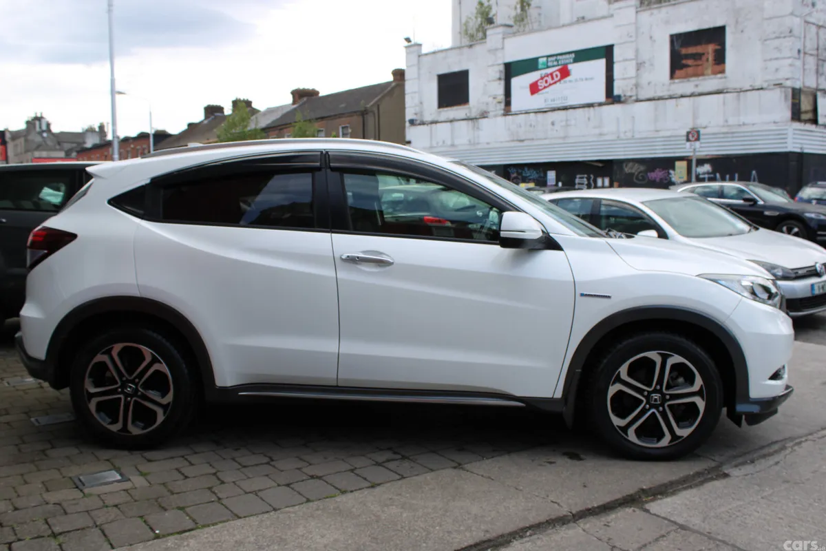 Honda Vezel MPV, Petrol Hybrid, 2017, White