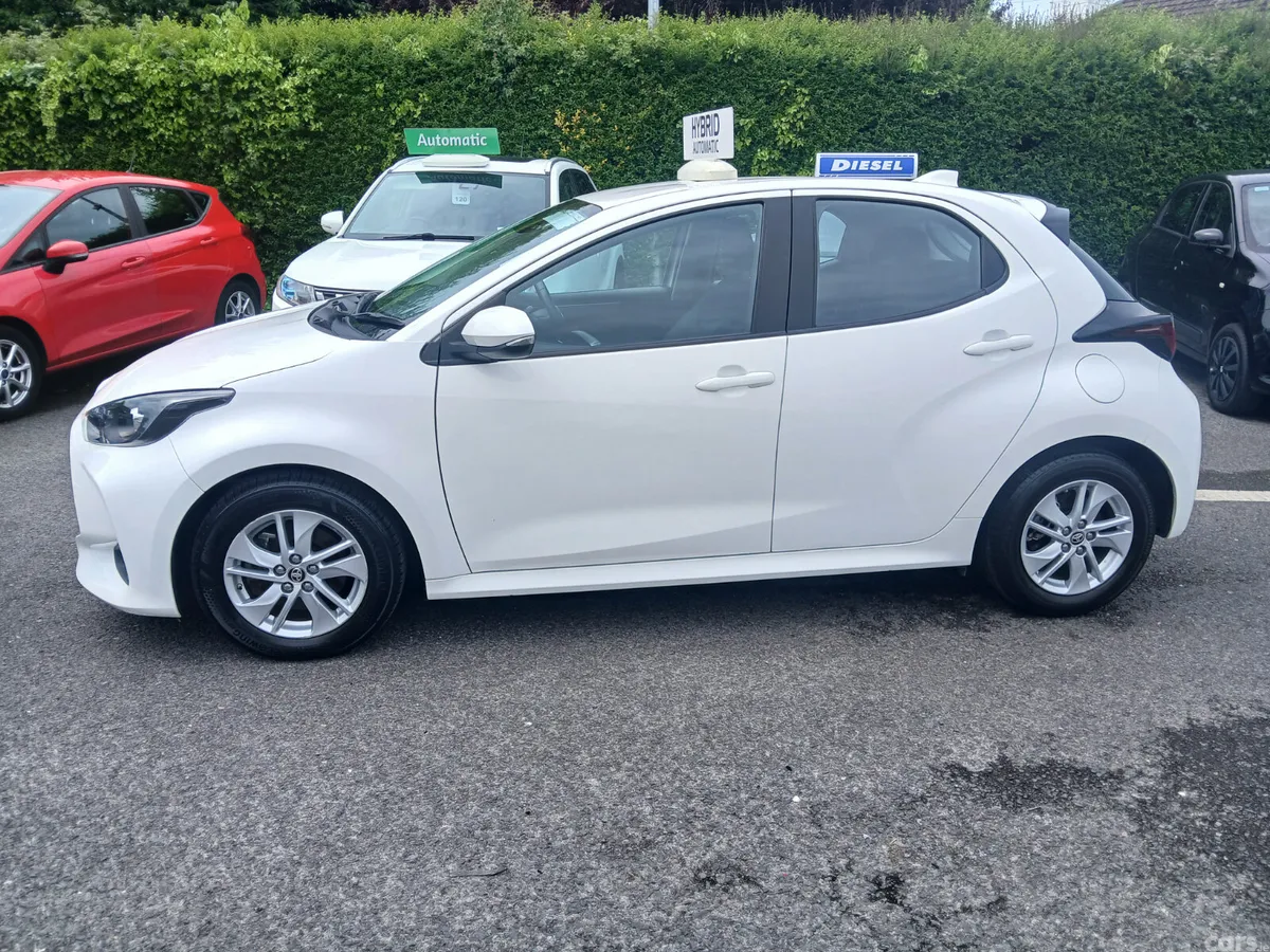 Toyota Yaris Hatchback, Petrol Hybrid, 2023, White