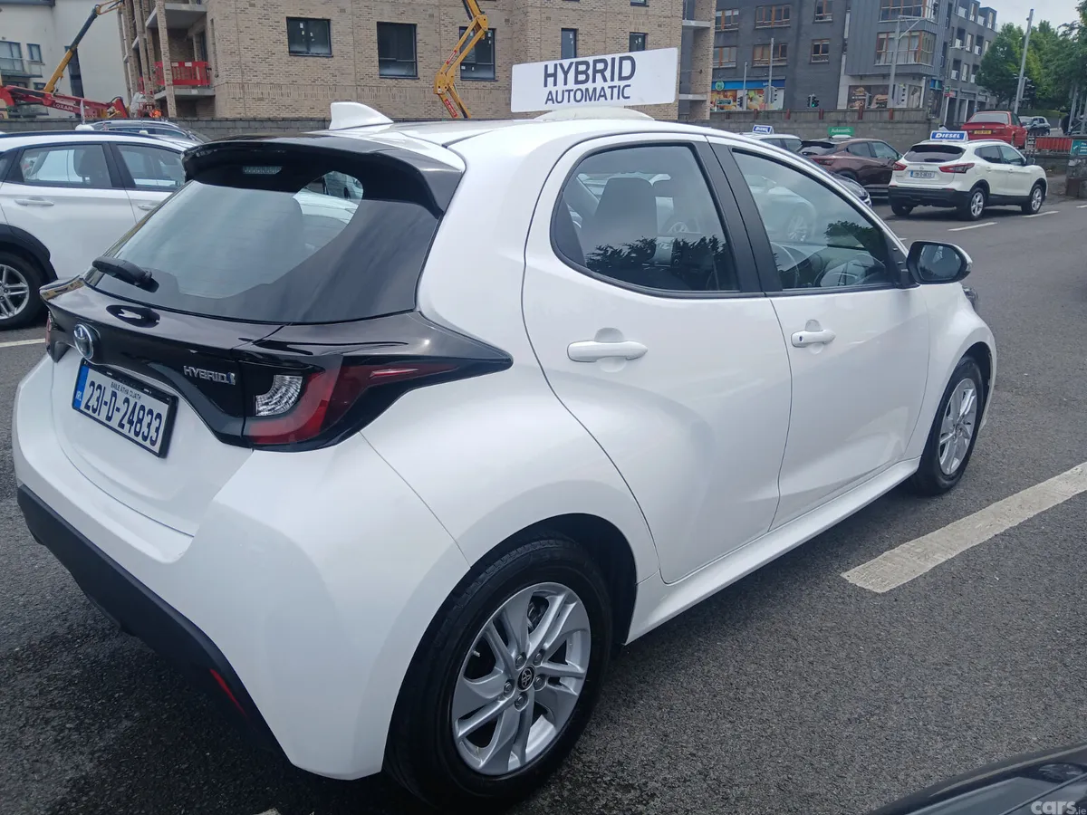 Toyota Yaris Hatchback, Petrol Hybrid, 2023, White