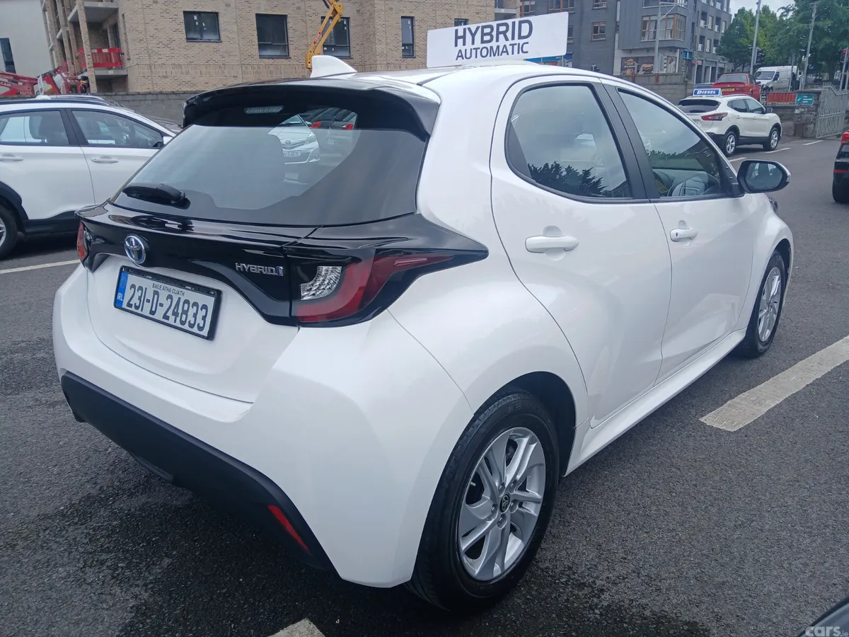 Toyota Yaris Hatchback, Petrol Hybrid, 2023, White