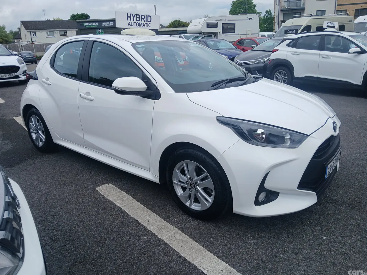 Toyota Yaris Hatchback, Petrol Hybrid, 2023, White