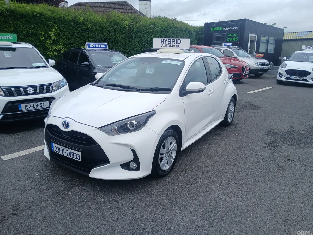 Toyota Yaris Hatchback, Petrol Hybrid, 2023, White
