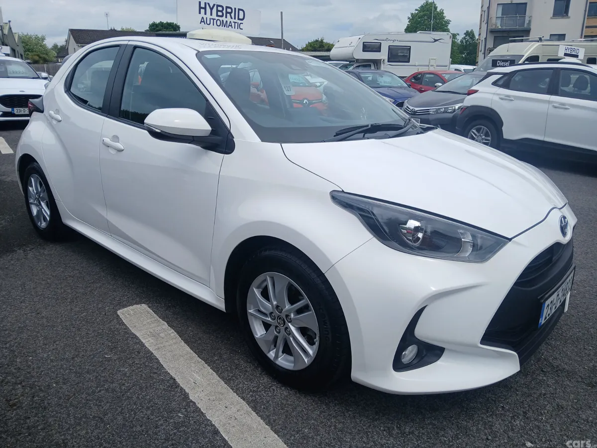 Toyota Yaris Hatchback, Petrol Hybrid, 2023, White