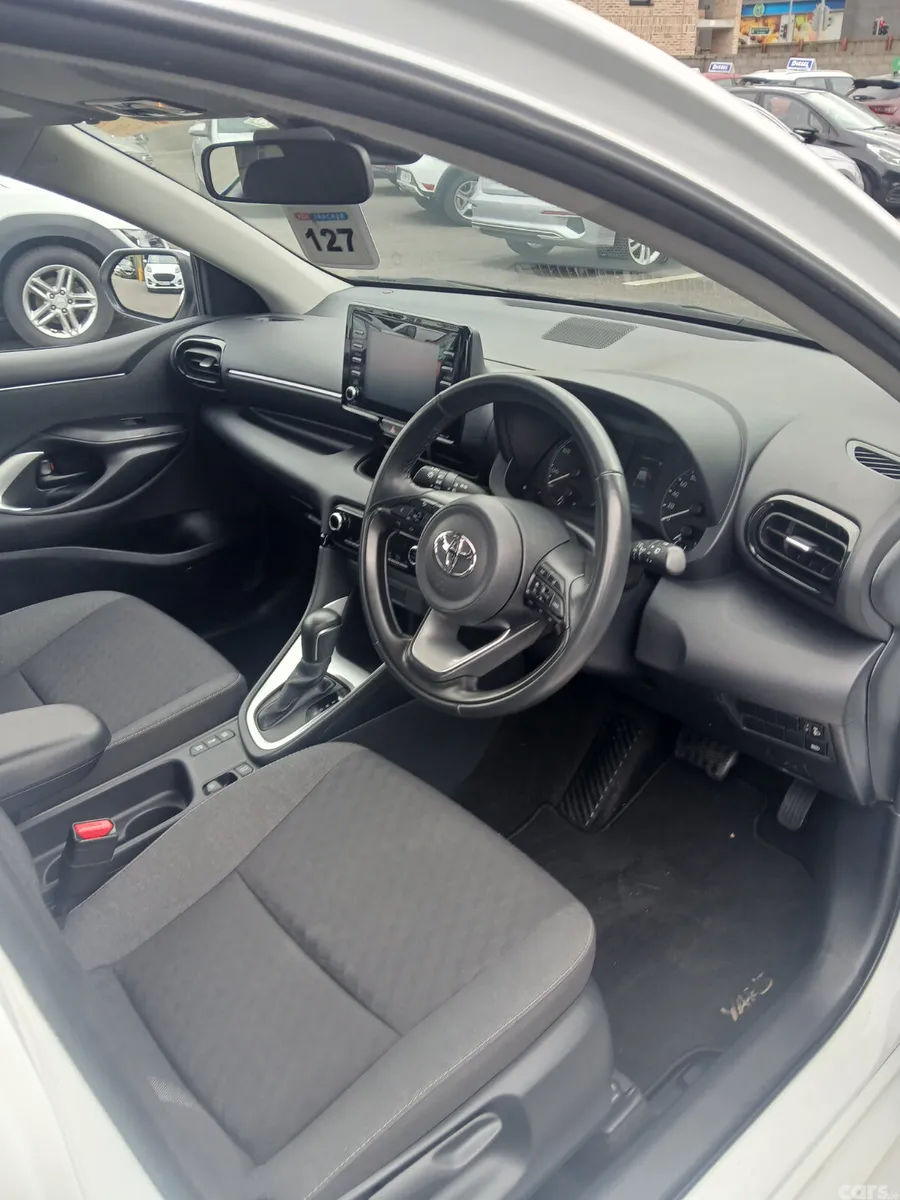 Toyota Yaris Hatchback, Petrol Hybrid, 2023, White