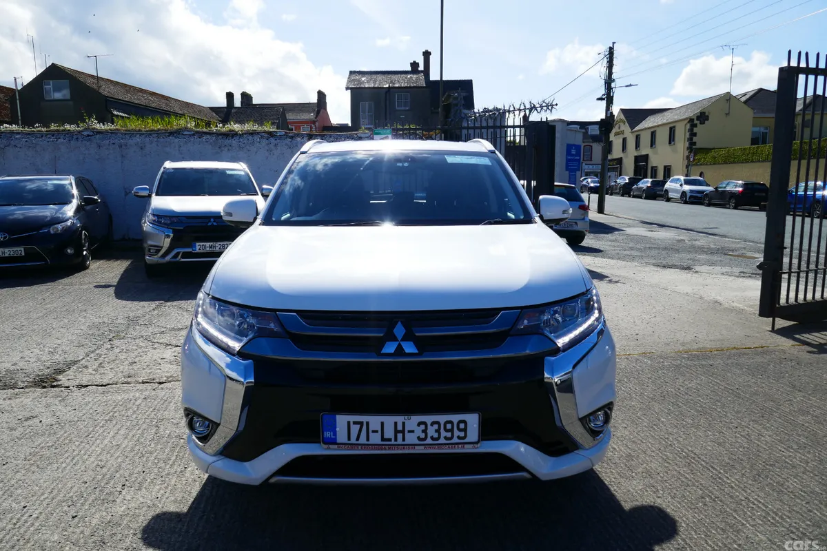 Mitsubishi Outlander SUV, Petrol Plug-in Hybrid, 2017, White