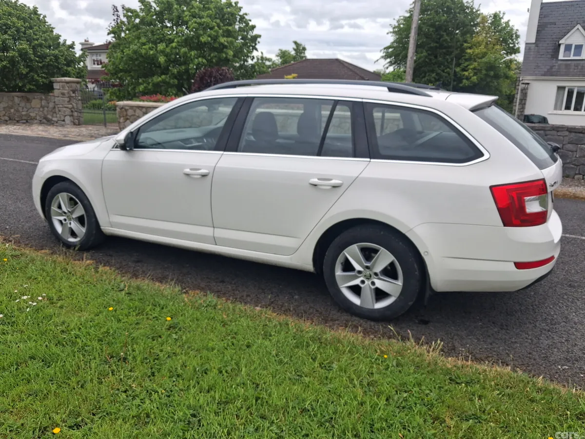 Skoda Octavia Estate, Diesel, 2016, White