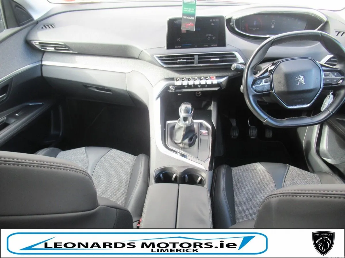Peugeot 3008 MPV, Petrol, 2019, Red