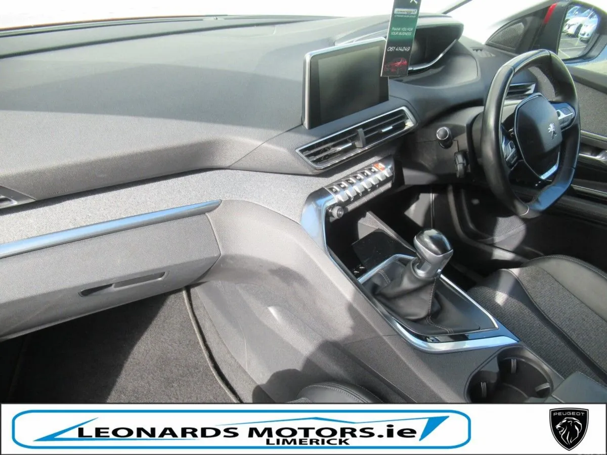 Peugeot 3008 MPV, Petrol, 2019, Red