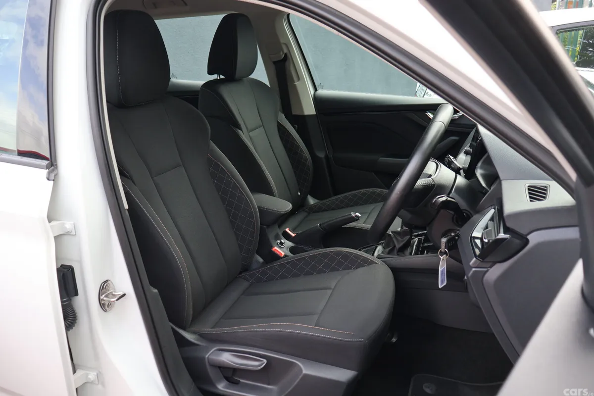 Skoda Kamiq Hatchback, Petrol, 2024, White