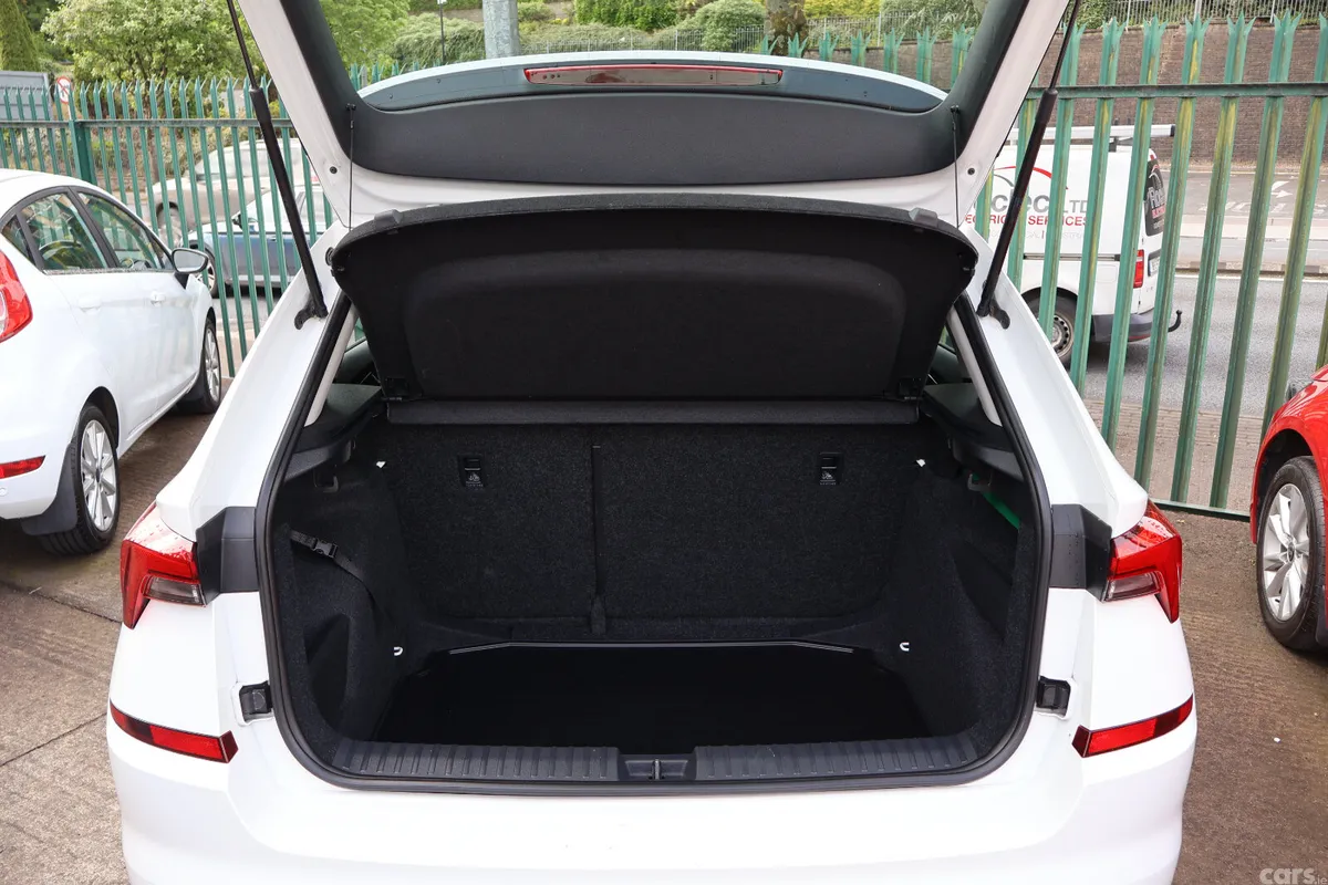 Skoda Kamiq Hatchback, Petrol, 2024, White
