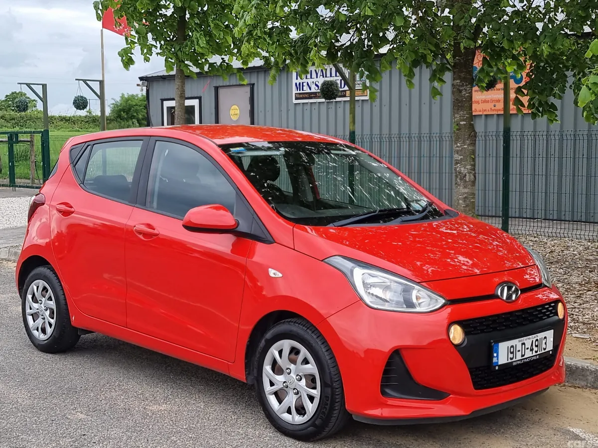 Hyundai i10 Hatchback, Petrol, 2019, Red