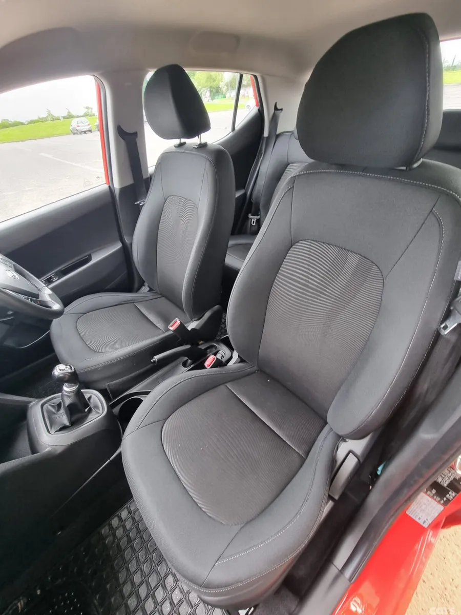 Hyundai i10 Hatchback, Petrol, 2019, Red