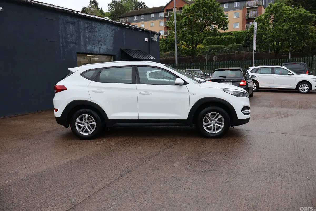 Hyundai Tucson SUV, Petrol, 2018, White