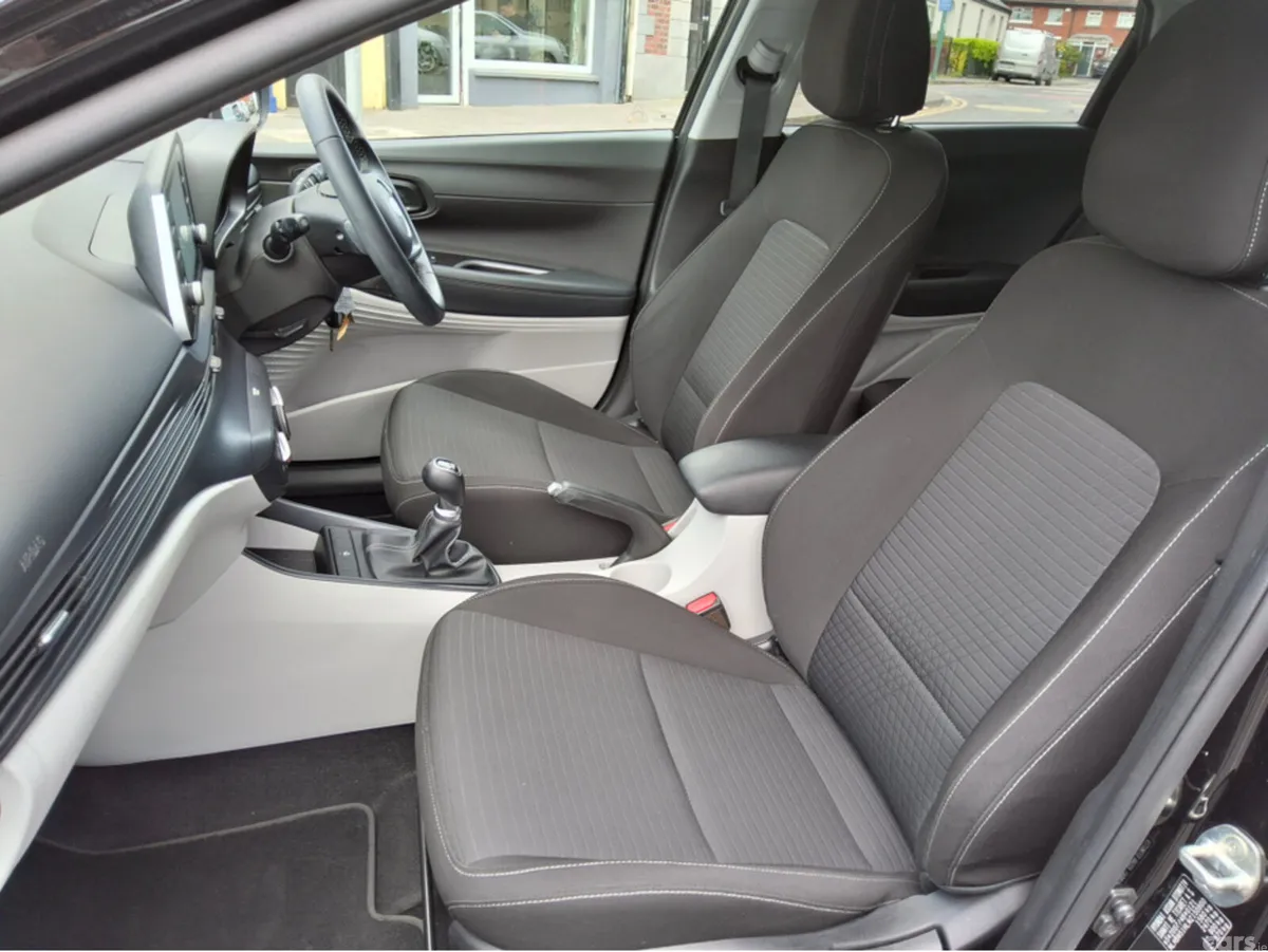 Hyundai i20 Hatchback, Petrol, 2022, Black