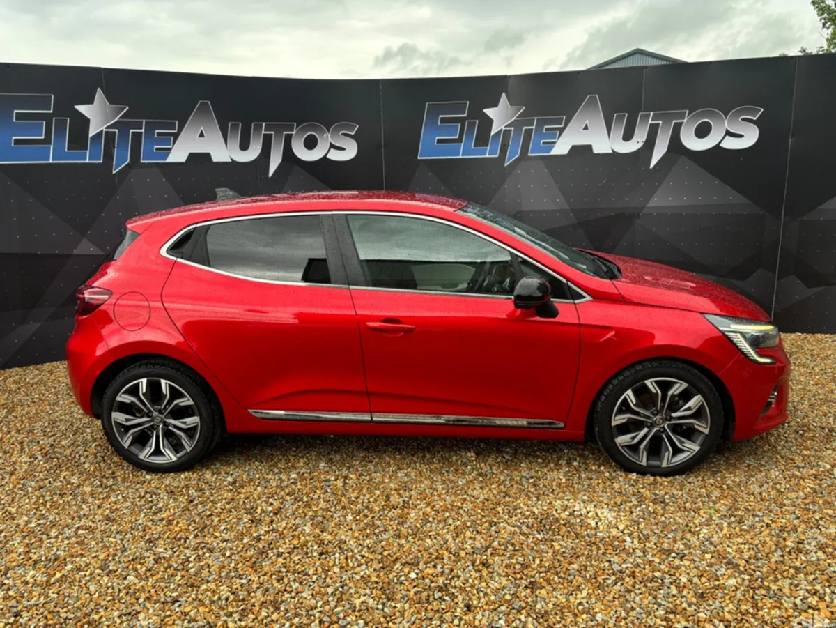 Renault Clio Hatchback, Petrol, 2021, Red