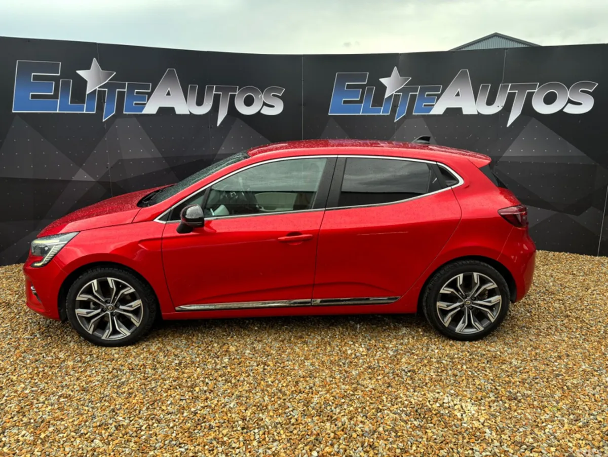 Renault Clio Hatchback, Petrol, 2021, Red